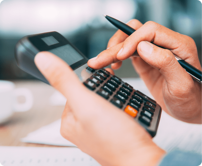 A person using their cell phone to calculate